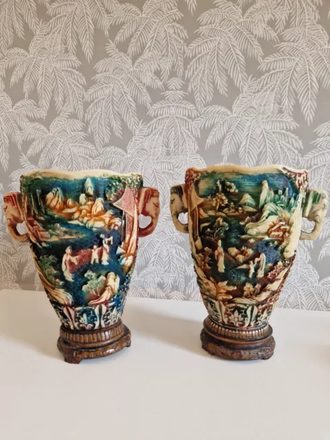 Paire de 2 grands vases décor chinois en relief en résine anses éléphants Ref.A6
