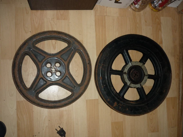 lot 2 bobines projecteur cinema 35mm en metal diametre 36 et 41.5 cm