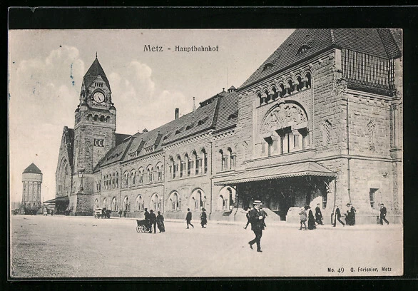 CPA Metz, travelers in front of la gare pincipale 1918