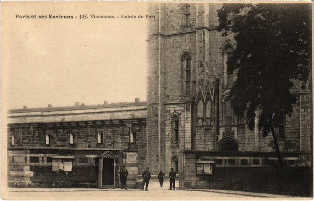 CPA Vincennes Entree du Fort (1347035)