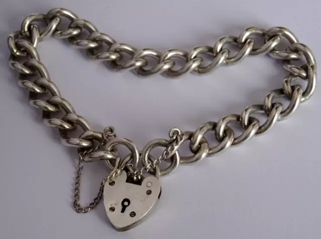 Fantastic vintage solid sterling silver chain bracelet.Perfect for charms, 29.2g