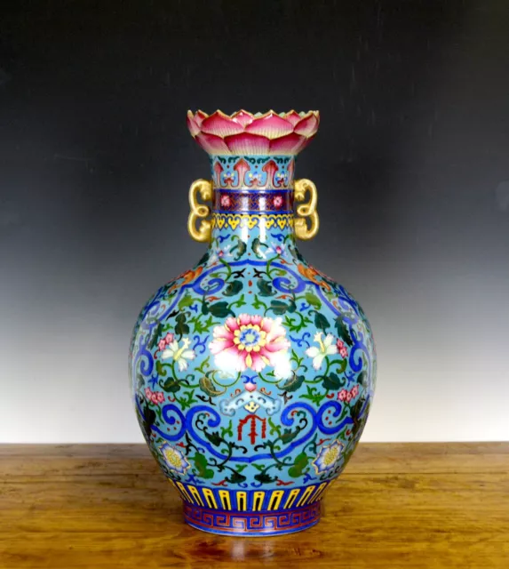Superb Chinese Qing Qianlong Lotus Rim Turquoise Yangcai Floral Porcelain Vase