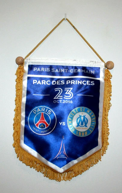 Paris Saint-Germain Crest Pennant - Large