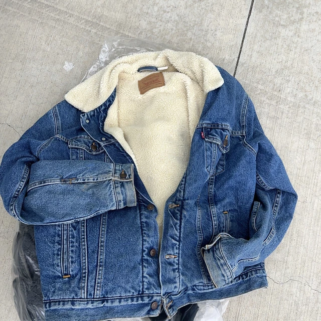 Vintage Levis Fur / Fleece / "Sherpa" Lined Denim Jean Jacket mens medium.