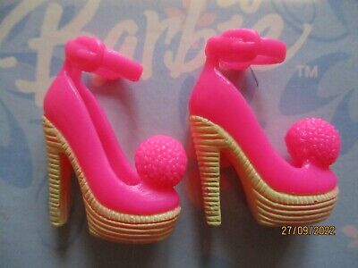 Poupee Barbie / Paire De Chaussures : Bottes, Escarpins ....... (573)