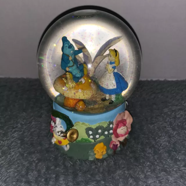 Disney Alice In Wonderland Caterpillar Enesco Musical "I'm Late" Snow Globe Disney Alice In Wonderland Caterpillar Enesco Musical "I'm Late" Snow Globe