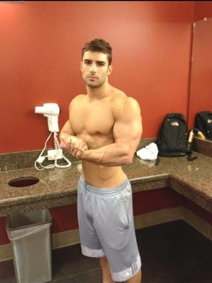 SHIRTLESS MALE MUSCULAR Gym Jock Flexing Jock Hunk Locker Room PHOTO