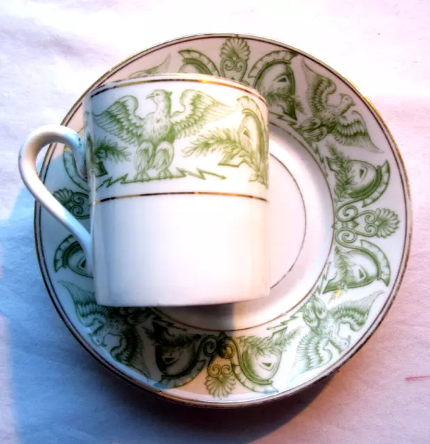 Tasse à café sur soucoupe, porcelaine Limoges, Aigles et casques stylisés