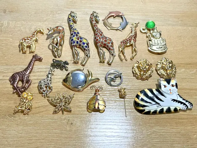 Vintage Animal Brooch Costume Jewelry Lot of 19 Giraffe Lion Tiger Some Signed