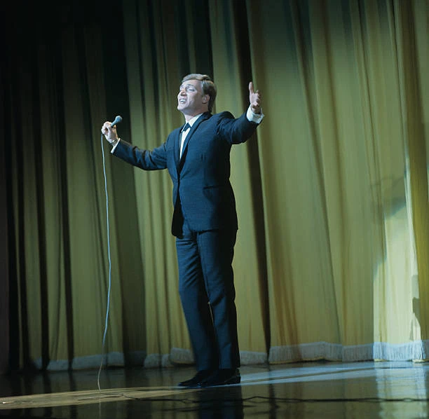 Ilfield SINGER FRANK IFIELD Performs On Stage 1970S Old Music Photo 1 EUR 5,01 ...