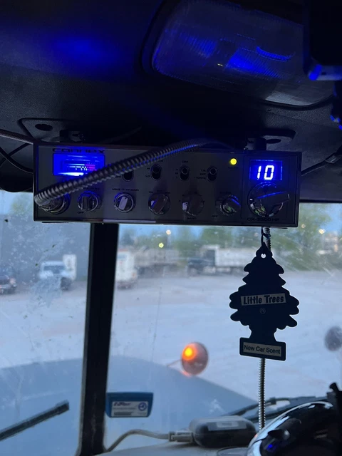 cb radio connex 3300 hp. used in excellent condition. 10-11 meter