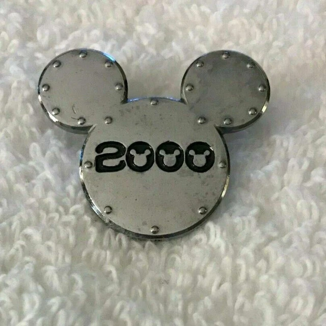Disney Mickey Mouse 2000 Hat/Lapel Pin
