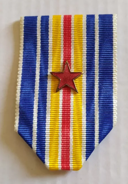 Ruban plié pour la médaille des blessés militaires avec étoile rouge émaillée