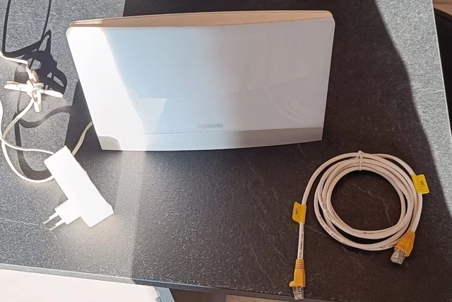 MODEM ROUTER ONT Fibra FTTH - Huawei HG8245Q (WINDTRE) + Cavi ethernet ...