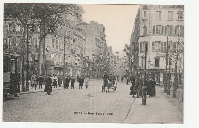 METZ - Moselle - CPA 57 - Rues - la rue Serpenoise