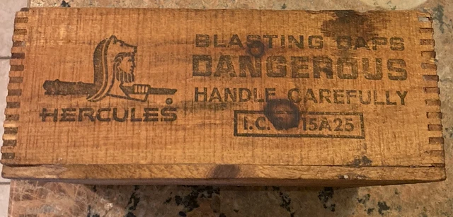 Vintage Hercules Blastings Caps Wooden Dovetail Crate 12 3/4 x 10 1/4 x 5in. 3