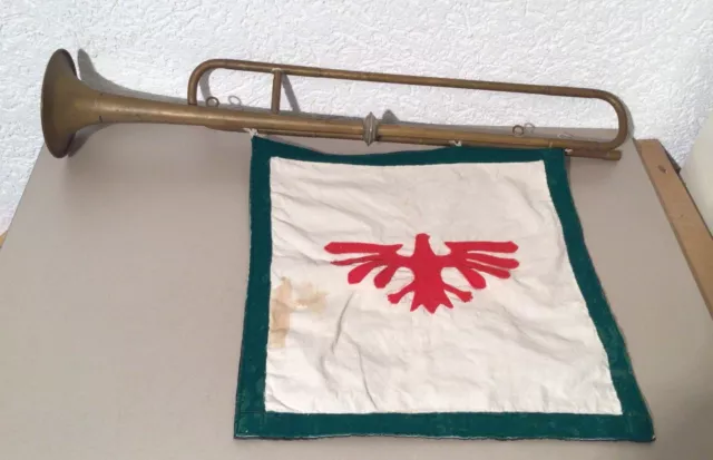 Alte Fanfare Musikinstrument mit Banner Österreich