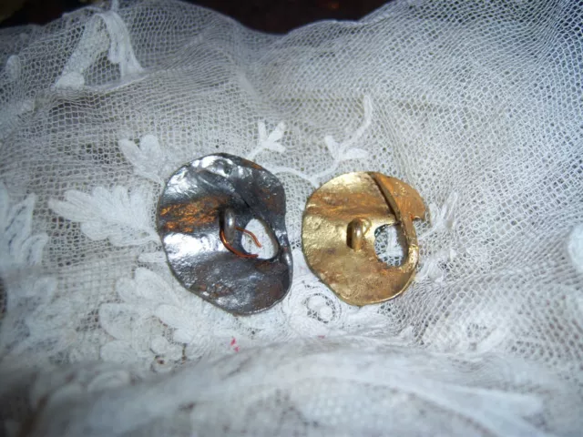 B241 BOUTON ANCIEN metal ART DECO forme palette   argenté 3.4 cm et doré 3.1 cm 2