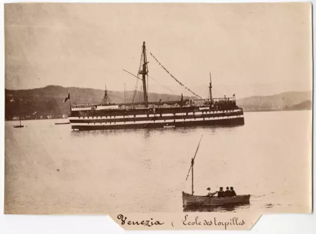 Italie, La Spezia, navire de guerre, marine Italienne, le &#039;&#039;Venezia&#0