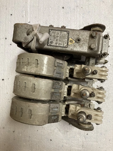 Contactor S-200 /#5 T7B 1573