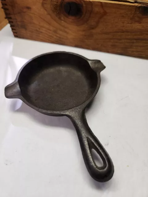 Vintage Wagner Ware Cast Iron Frying Pan Spoon Rest Ashtray