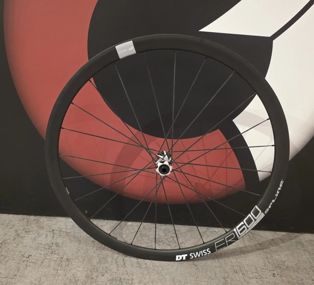 Paire De Roues 700 Disc Avec Pneus Neufs - RODISC700189