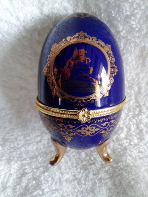 Manufrance Boite Oeuf  en porcelaine cerclage doré 