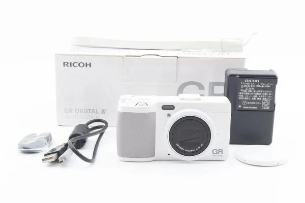 RICOH GR DIGITAL IV White Edition Working