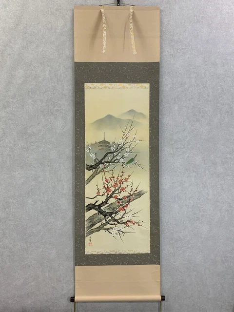 „Rote und weiße Pflaumenblüten mit Grasmücke“ – Elegante japanische...