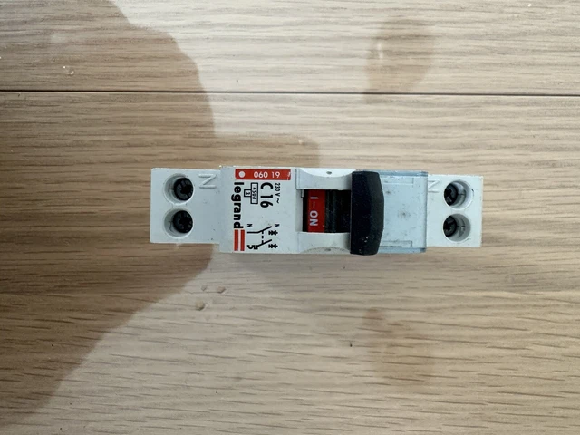 Legrand 06019 Disjoncteur C16A 1P+N