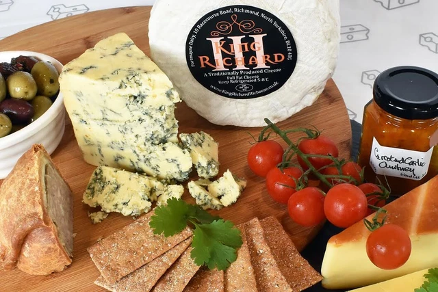 Buyagift Letterbox Cheese Experience: 3-Month Artisan Subscription