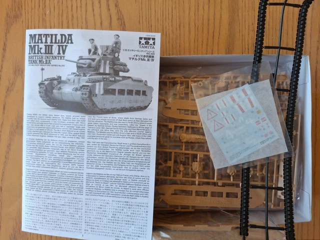 Tamiya 35300 Maquette Char Matilda MK III/IV – Échelle 1:35, Figurines Incluses, Kit D'Assemblage