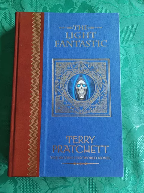 The Light Fantastic, Unseen Library (2nd Discworld), by Terry Pratchett 2001