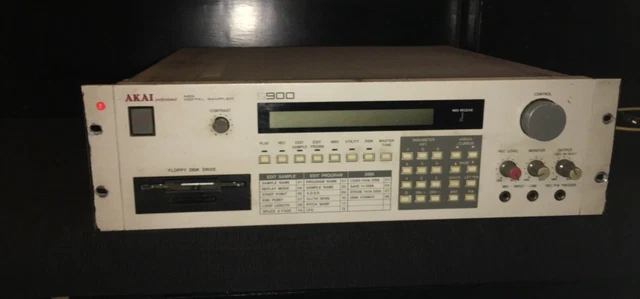 AKAI S900 Classic Vintage 12bit 3U Rack Sampler