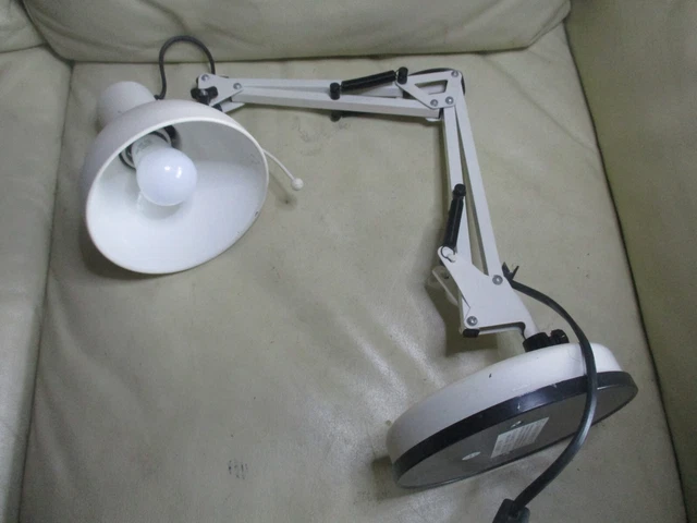 Dunelm Anglepoise Style White Metal Retro Table Desk Lamp in Excellent condition