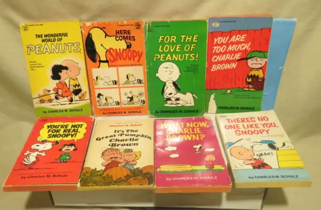 Lot of 17 Vintage PEANUTS COMICS Paperbacks, CHARLES M. SCHULTZ, Charlie Brown