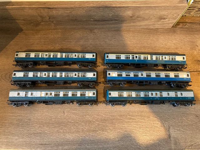 RAKE 6 TRIANG MK 1 Coaches. 4x 15865 Composite & 2x Brake 35024. OO BR ...