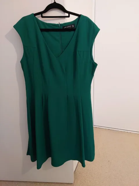 PETER MORRISSEY Green V-neck Dress Size 16
