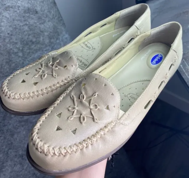 Dr Scholls Womens Size 11  Loafer Flat Shoes Beige Flower Cutout Slip On Leather