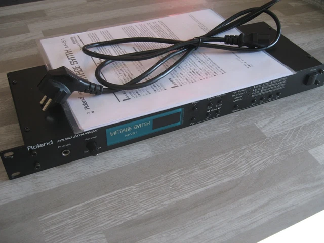 ROLAND  M-VS 1 VINTAGE SYNTH RARE SOUND MODULE Expansion SRJV 04 EXCELLENT ETAT