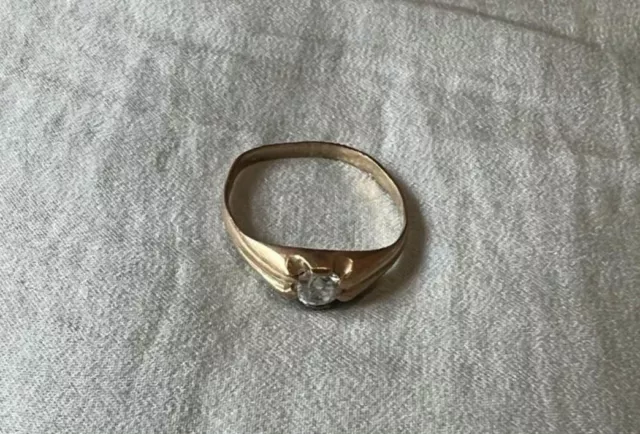 9ct Gold & Cubic Zirconia Ring
