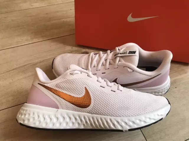 BNIB Ladies Pink NIKE REVOLUTION 5 (uk6)