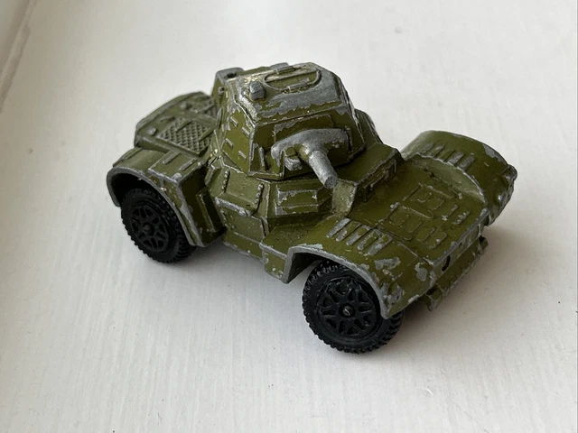 DINKY TOYS VÉHICULE militaire Daimler automitrailleuse Armoured Car 670