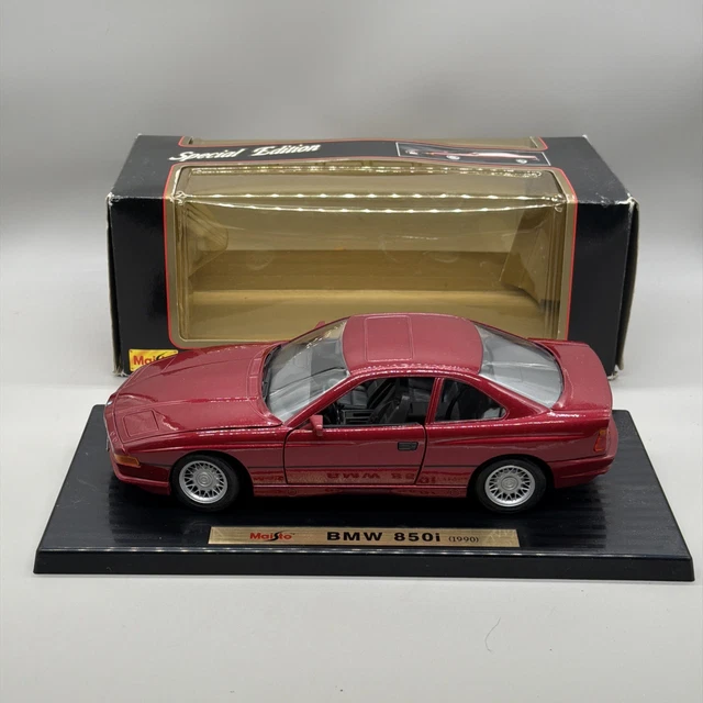BMW 850i Miniature Maisto 1/18 – Bleu – Coffret D'occasion (petits Défauts)