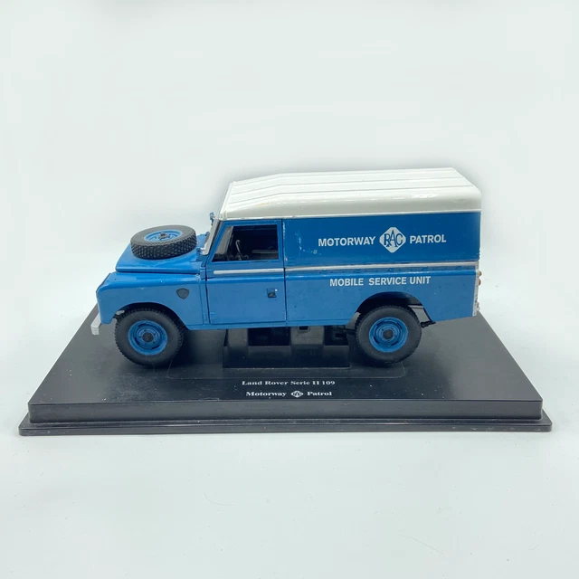 LAND ROVER SERIE III 109 SOFT TOP Vert UNIVERSAL HOBBIES 1:43
