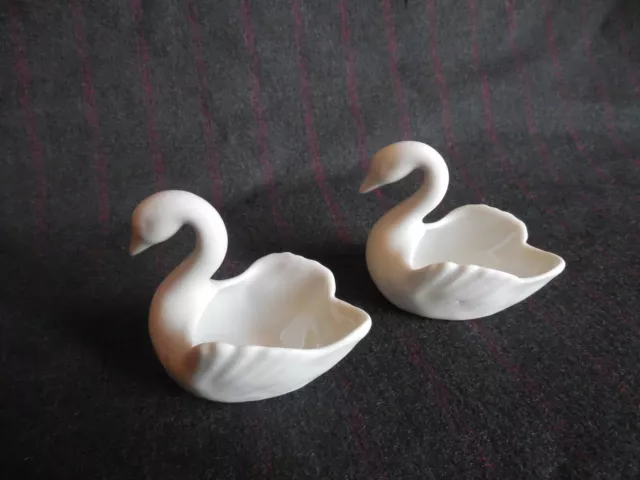 SALIERE POIVRIERE EN PORCELAINE DE LIMOGES en forme de cygne