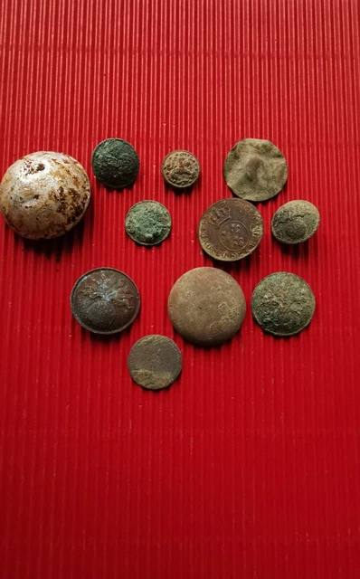 lot n°9 boutons anciens