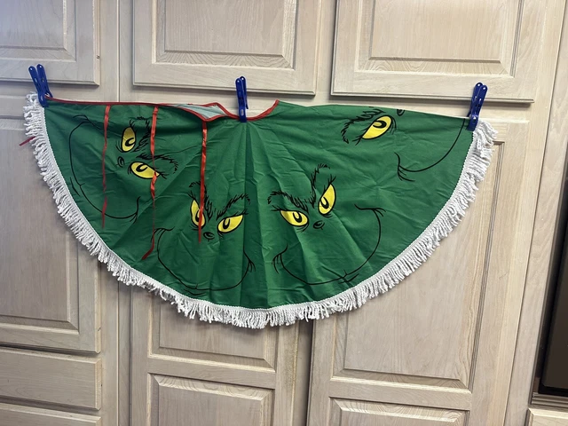 How The Grinch Stole Christmas Tree Skirt 48” Decoration, Holiday Green ￼
