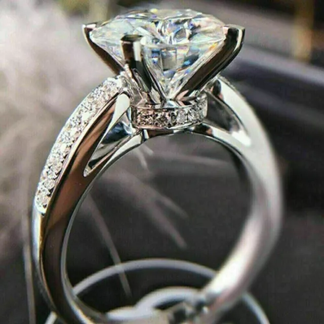 Bague de mariage solitaire en diamant simulé taille ronde de 2 ct en plaqué...