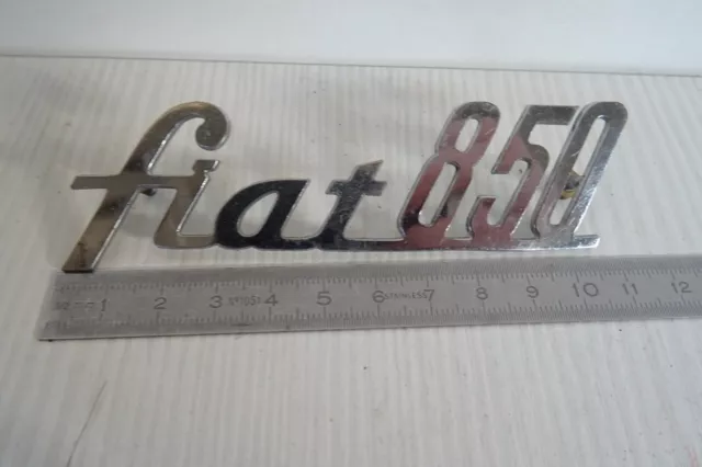 badge scritta Fiat 850 1+